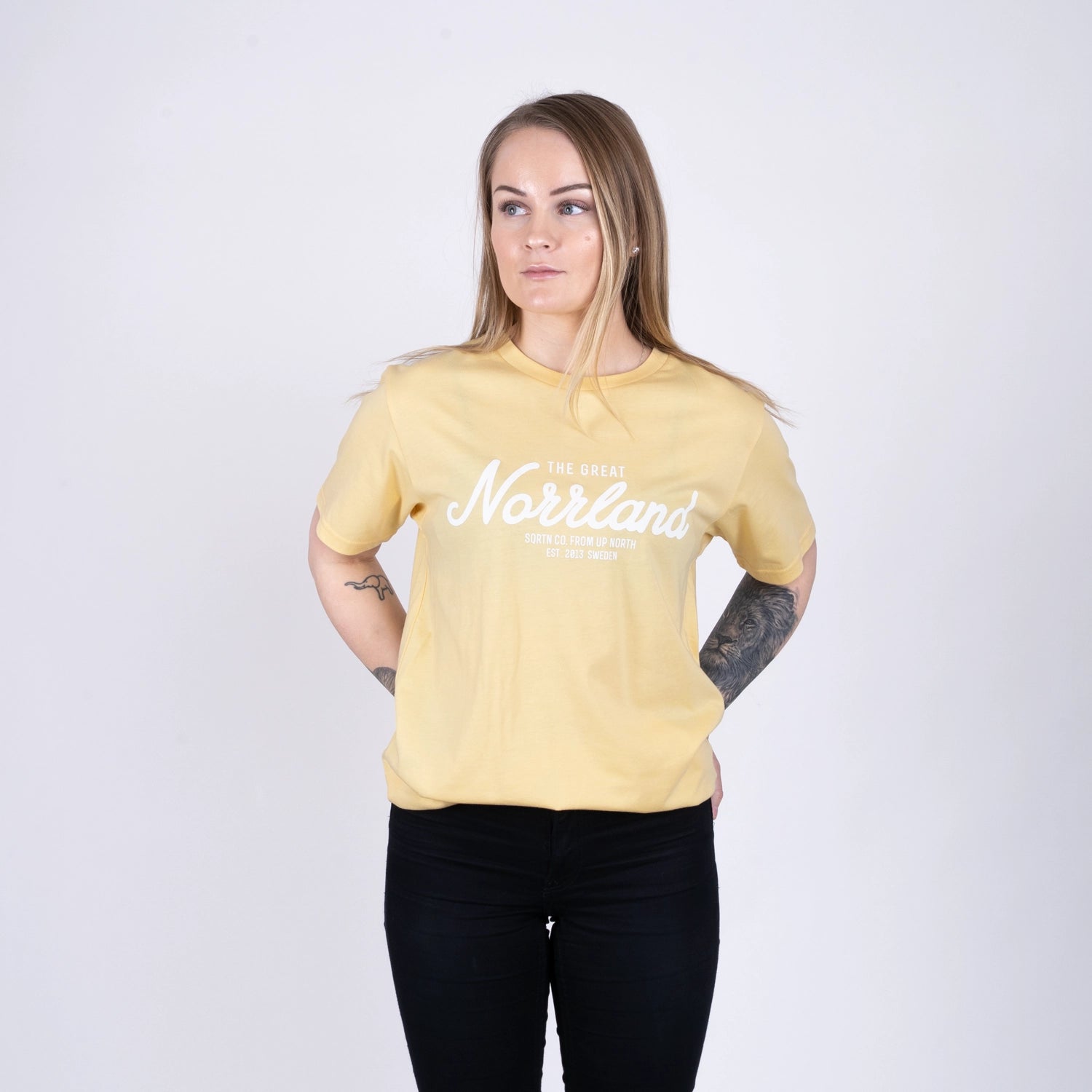 GREAT NORRLAND T-SHIRT - SOLBLEKT GUL