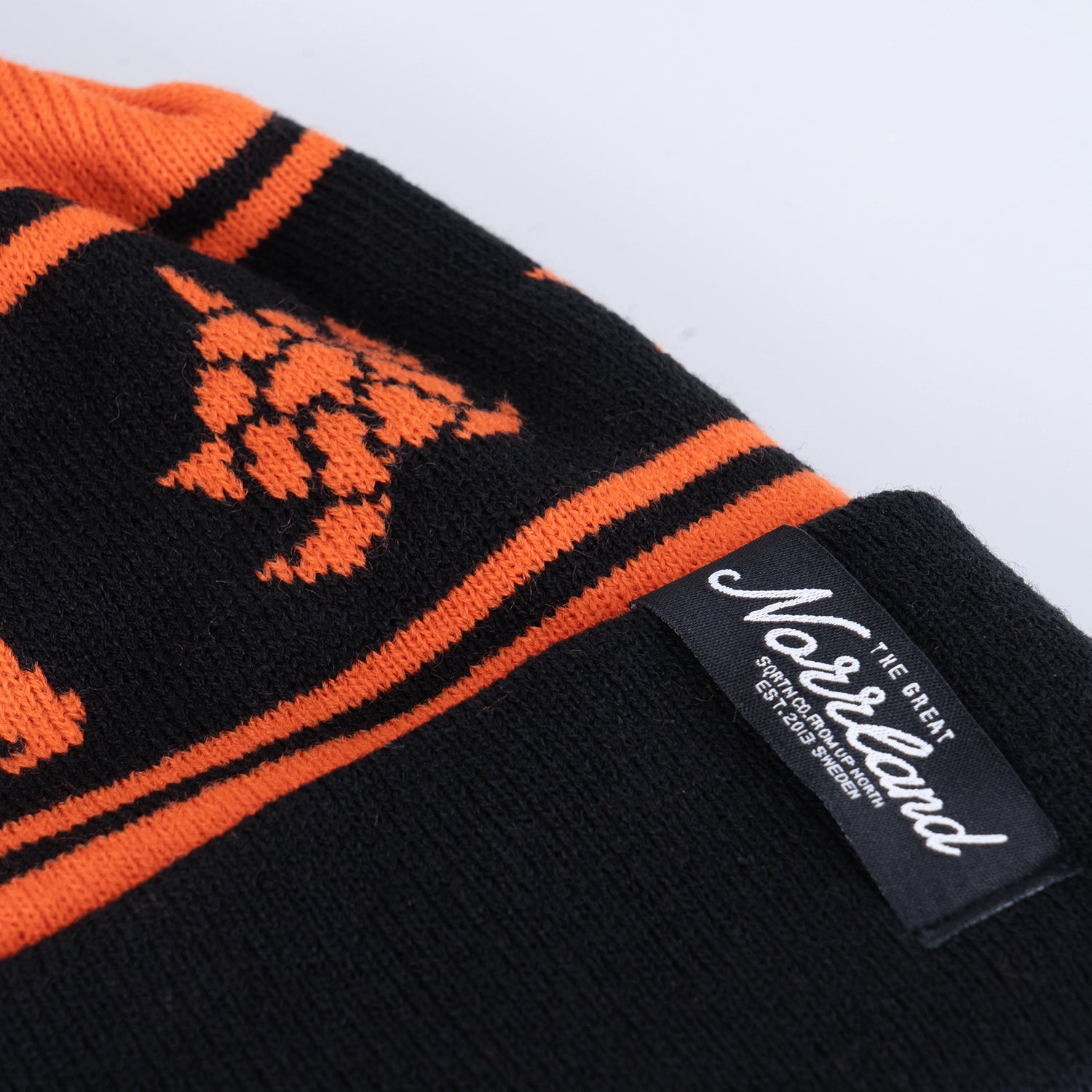 INTO BEAR POM POM MÖSSA - BLACK/ORANGE
