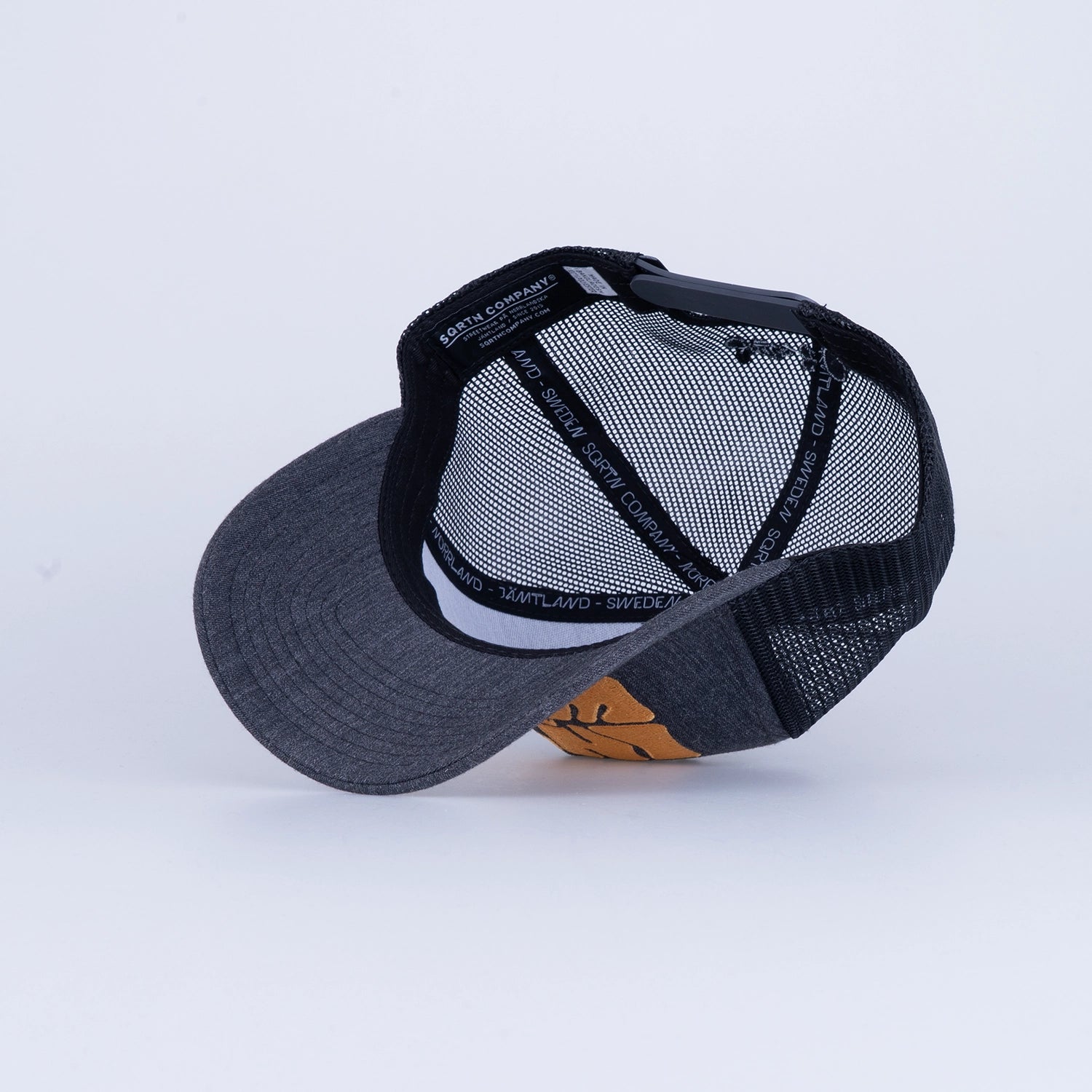 INTO TRUCKER KEPS - HOOKED DARK GREY