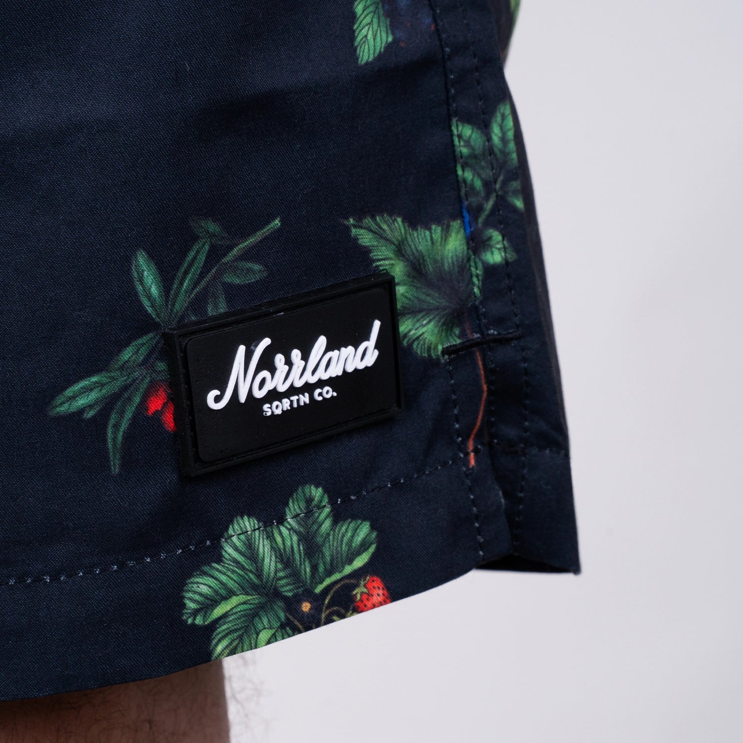 BERRY SWIMSHORTS - BLACK