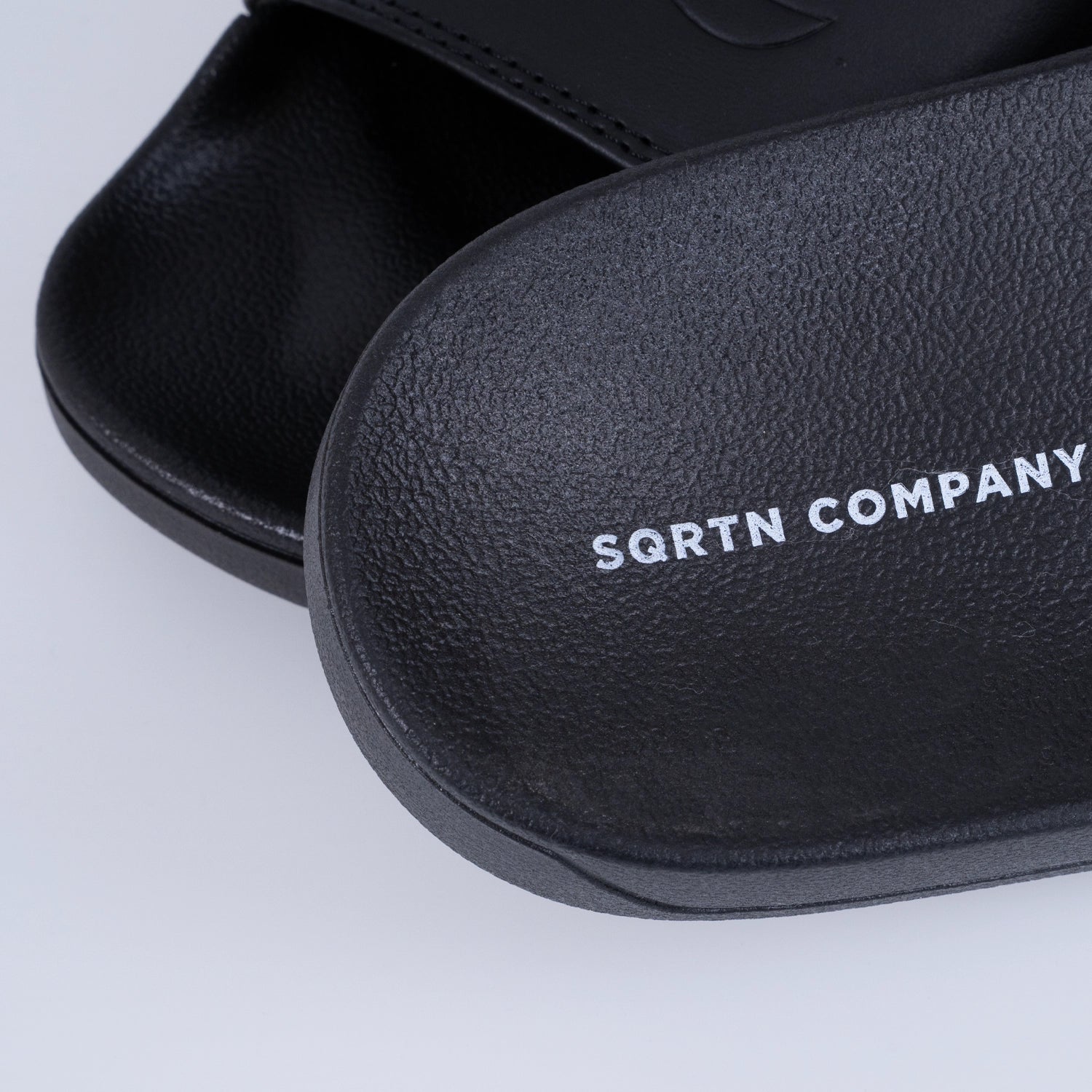 CB LUXE TOFFLA - ALL BLACK