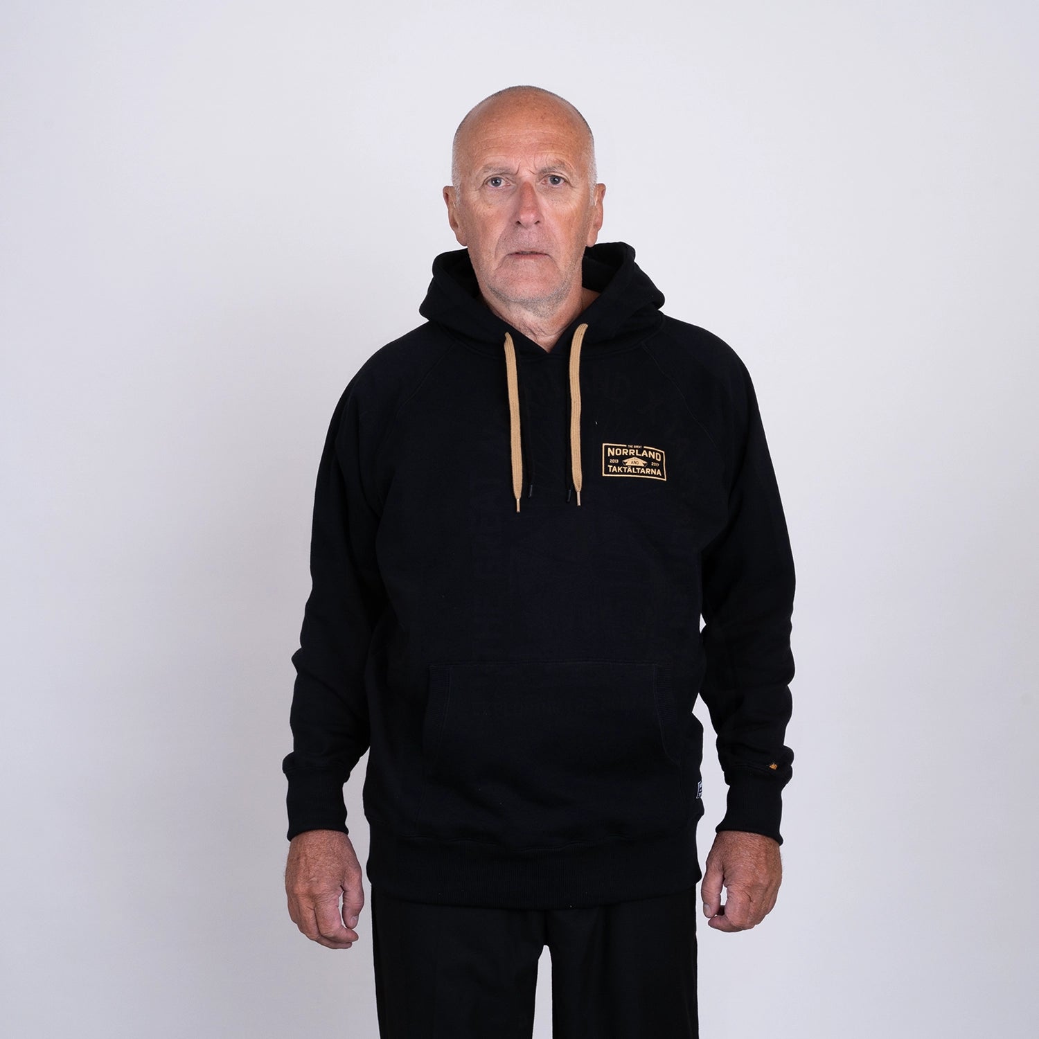 EXPLORE HOODIE - TKT BLACK