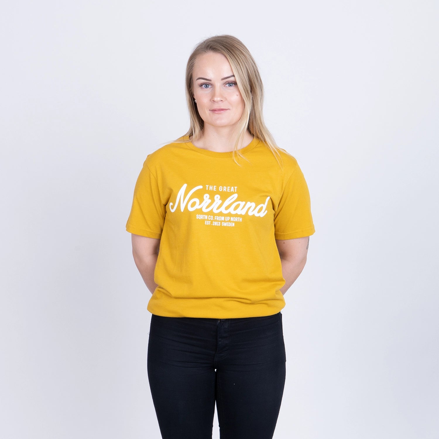 GREAT NORRLAND T-SHIRT - MUSTARD