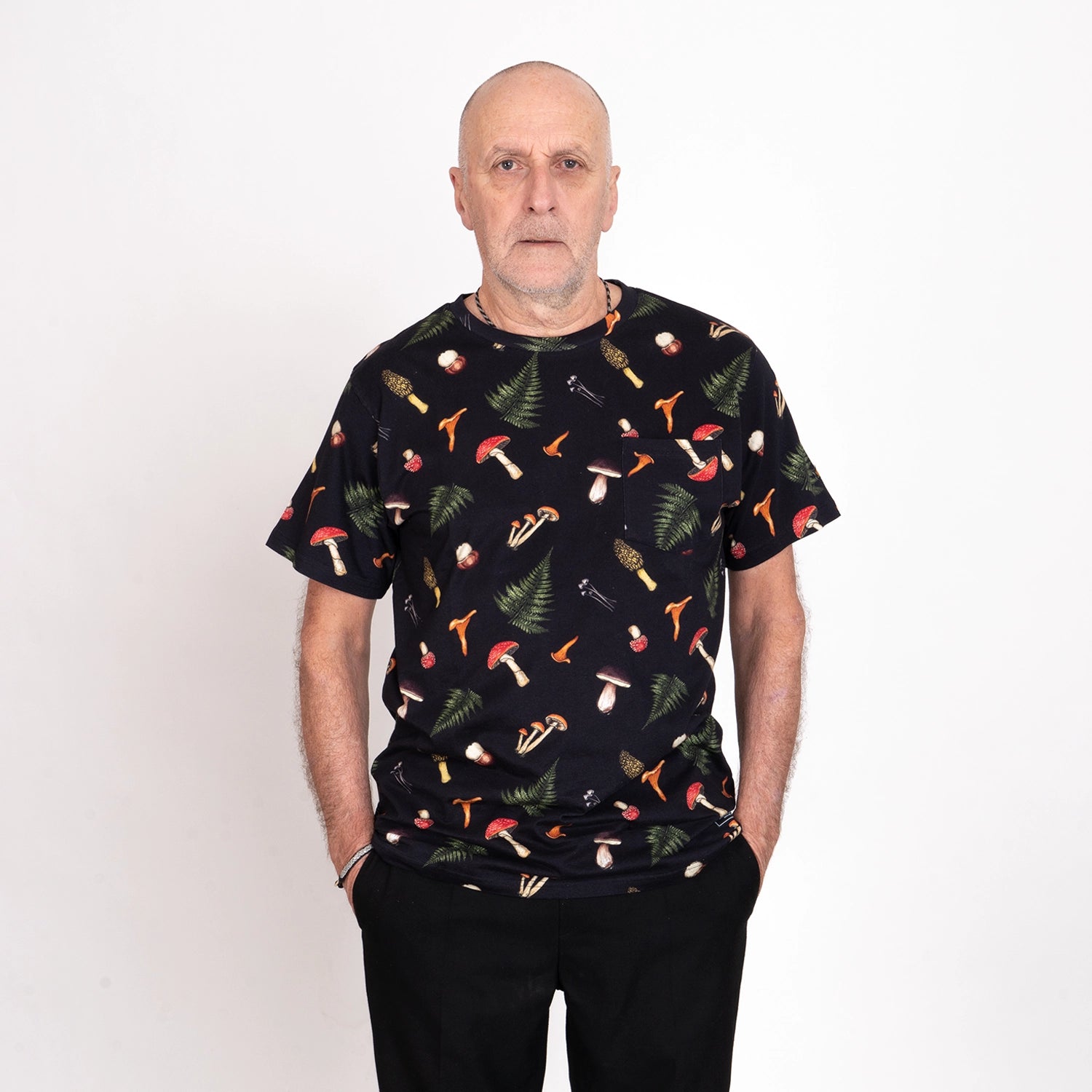 SHROOM POCKET T-SHIRT - BLACK