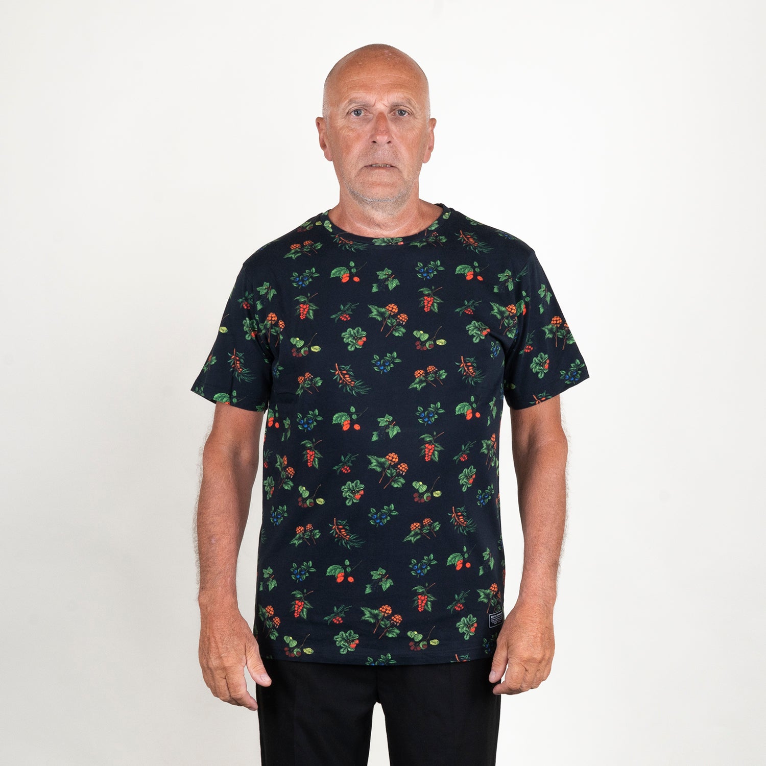 BERRY T-SHIRT - BLACK